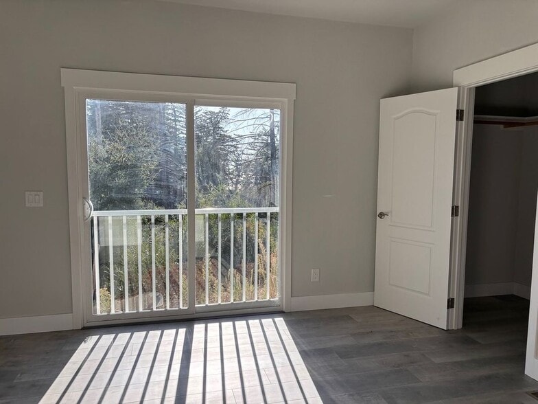 Building Photo - 297 Robles Dr