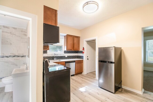 Building Photo - Large, remodeled one bedroom apartment