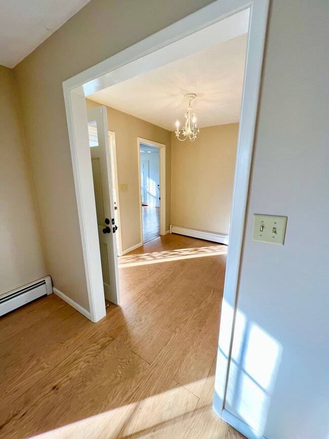 Building Photo - 250 Edgewood Dr