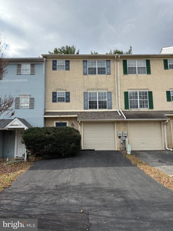 Building Photo - 9 Ingrid Ct