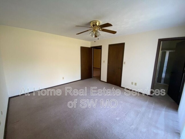 Building Photo - 513 E Latoka Ct