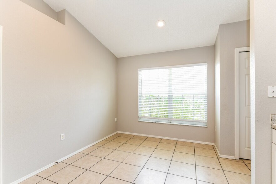 Building Photo - 1512 Lake Thomas Loop