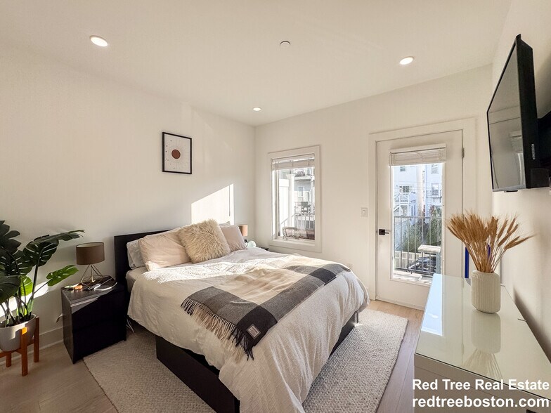 Building Photo - 231 Maverick St