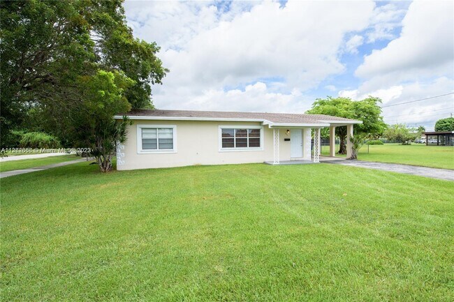 Primary Photo - 640 SW 5th Ave