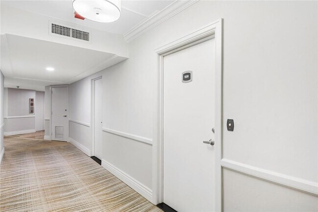 Building Photo - 3800 Galt Ocean Dr