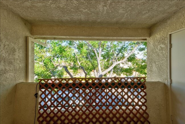 Building Photo - 10878 Aderman Ave