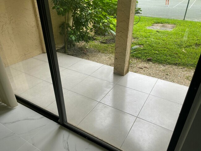 Building Photo - 2788 Tennis Club Dr