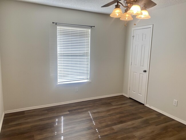 Building Photo - 508 N Juneau Ave