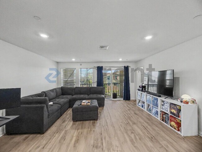Building Photo - Unit