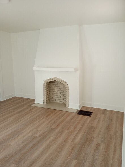 Living Area - 2815 Kingston Ave