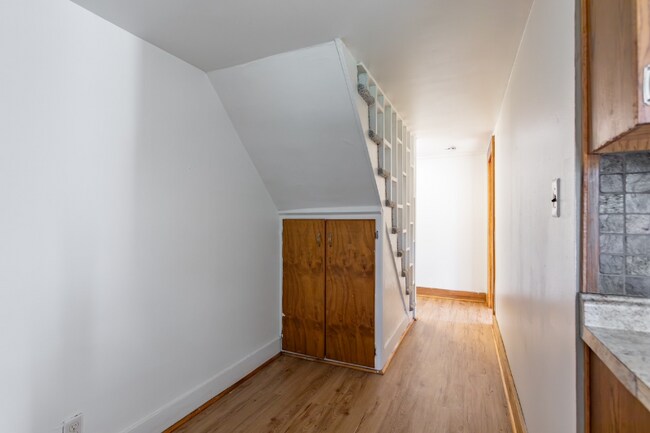 Building Photo - 89 Pecks Rd