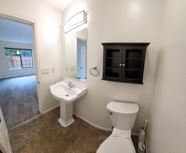 Building Photo - LOCATION-CLOSE PROXIMITY TO POLY CAMPUS