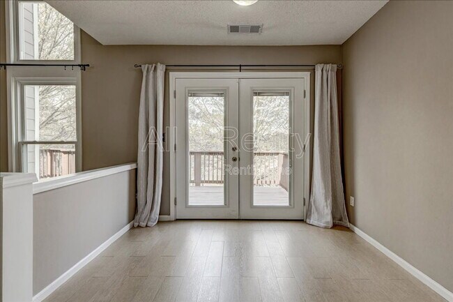 Building Photo - 2540 Alvecot Cir SE