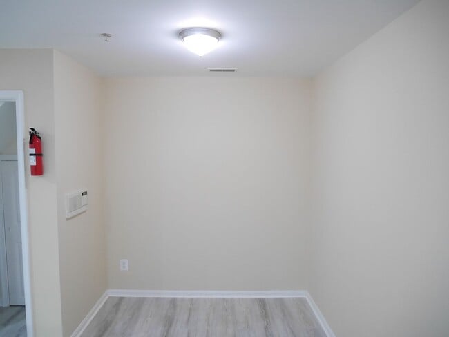 Building Photo - Spacious Townhome- Glen Burnie, MD *PET FR...