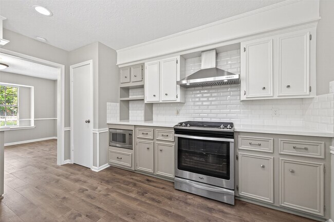 Building Photo - 105 Glenmora Ct