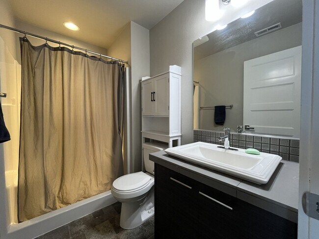 Building Photo - Spacious 2,511 Sq Ft Wilsonville Townhome with Vaulted Loft, Modern Kitchen & Attached Two-Car Ga...