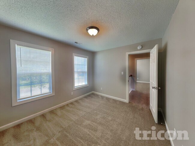 Building Photo - 2829 Rosemeade Dr