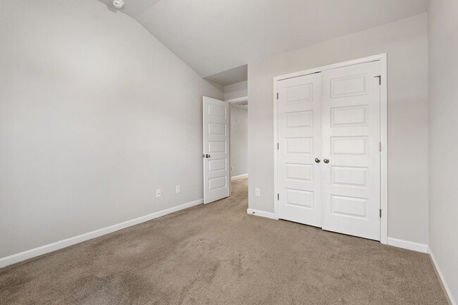 Building Photo - 3 BEDROOM TOWNHOME IN OAKWOOD!