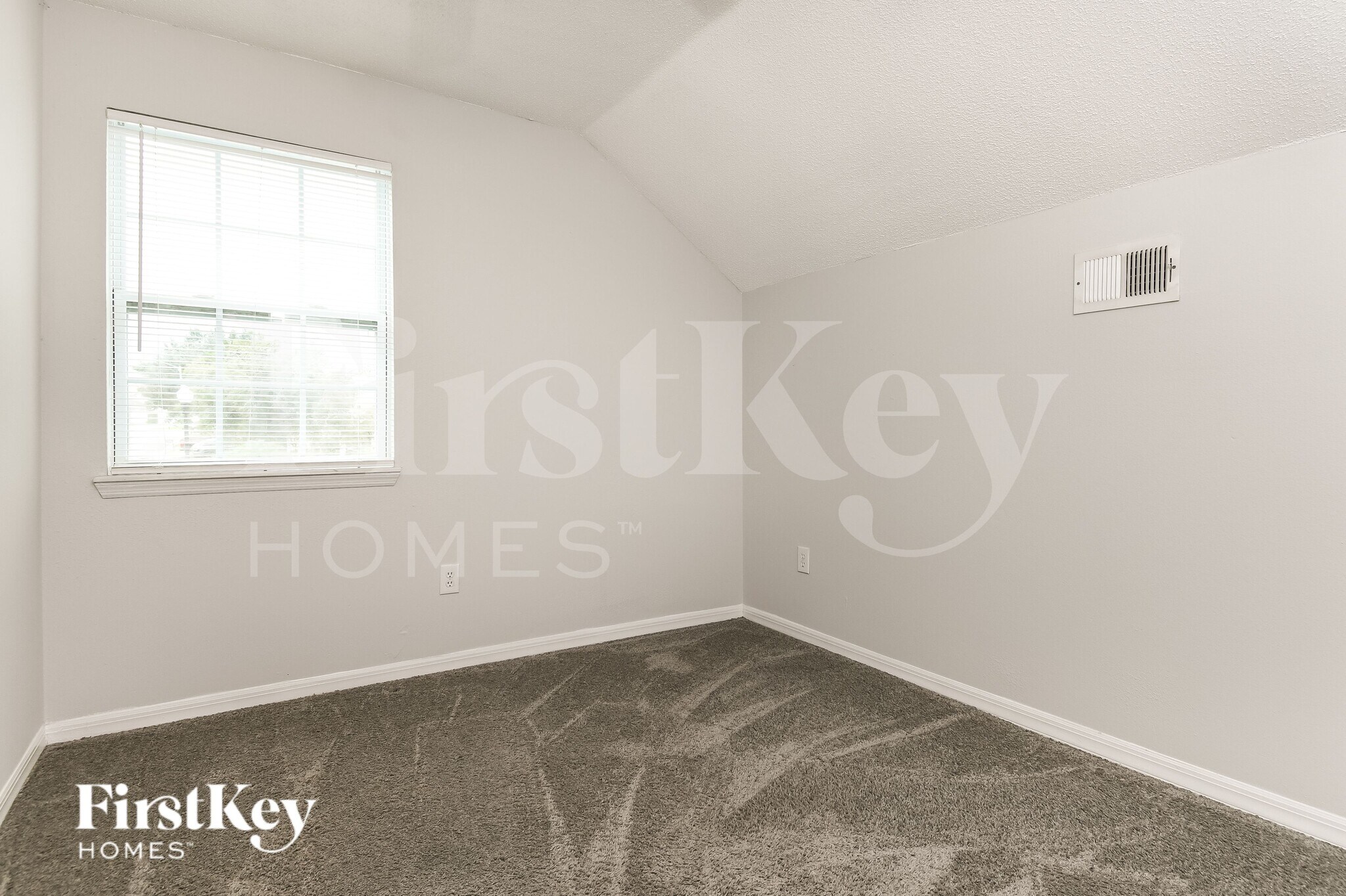 Building Photo - 3796 Huntwicke Blvd