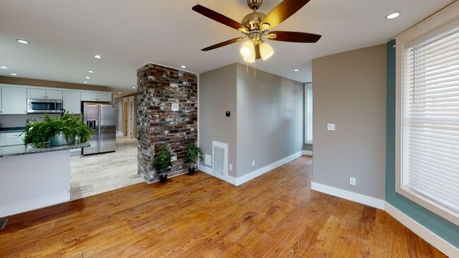 Building Photo - 6BR/4BA Cottage in Fort Sanders | Walk to ...