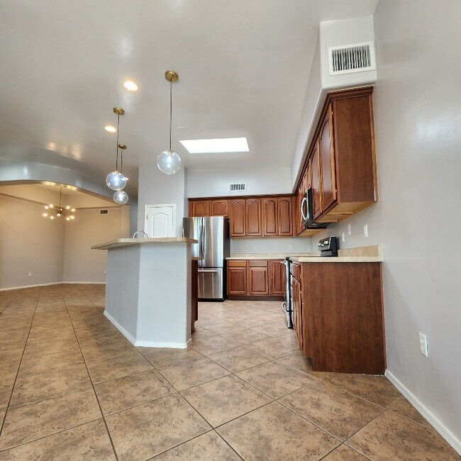 Building Photo - 13604 E High Plains Ranch St