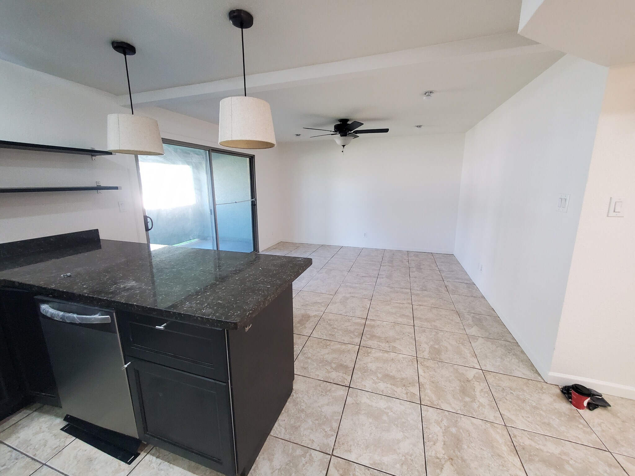 Building Photo - 1005 W 5th St