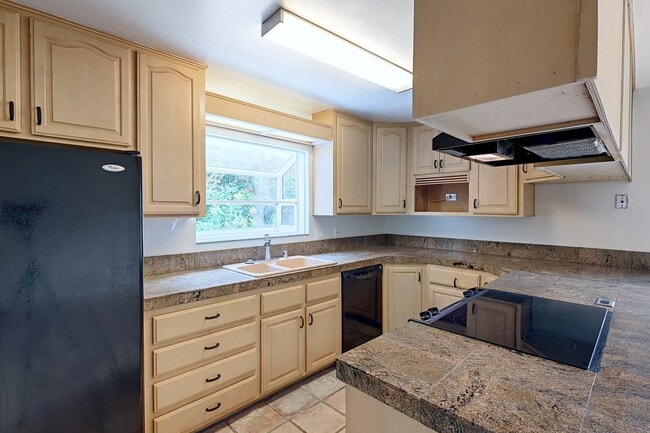 Building Photo - San Carlos West 2story with Canyon Views 5...