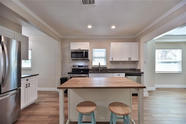 Building Photo - 453 41st Ave S