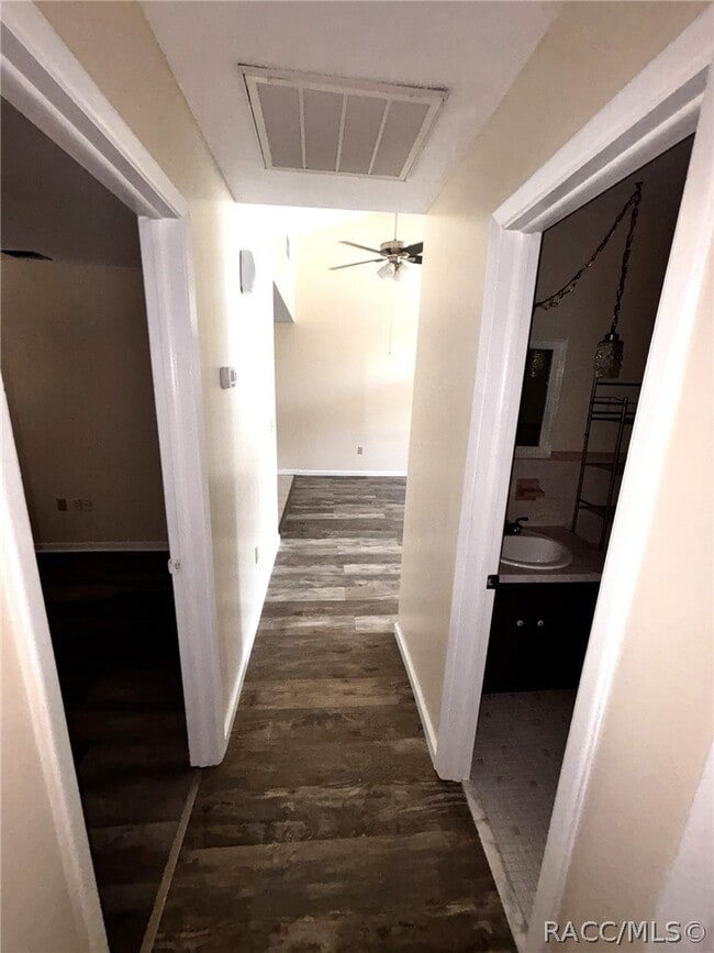 Building Photo - 1134 SE 3rd St