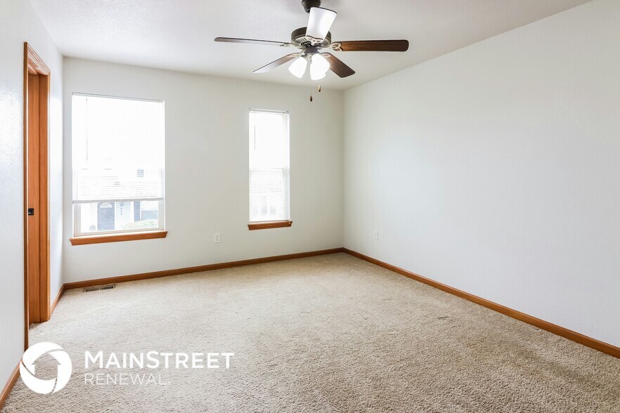 Building Photo - 424 NE Wolf Creek Dr