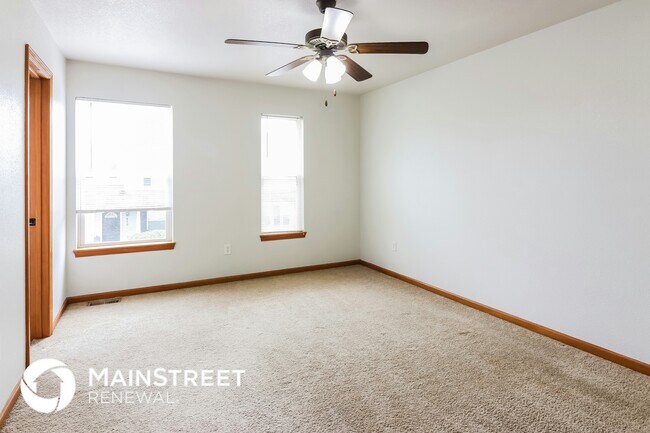 Building Photo - 424 NE Wolf Creek Dr