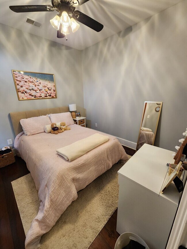 Building Photo - 109C