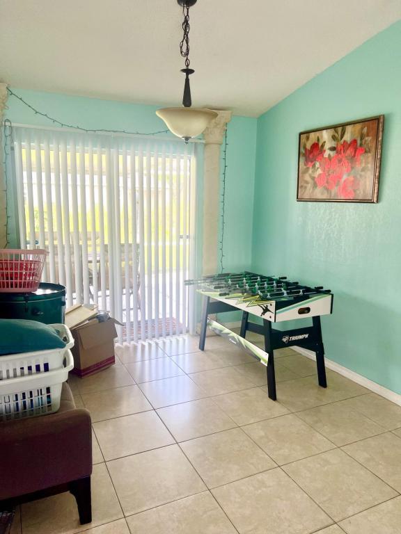 Building Photo - 2013 Redmond St