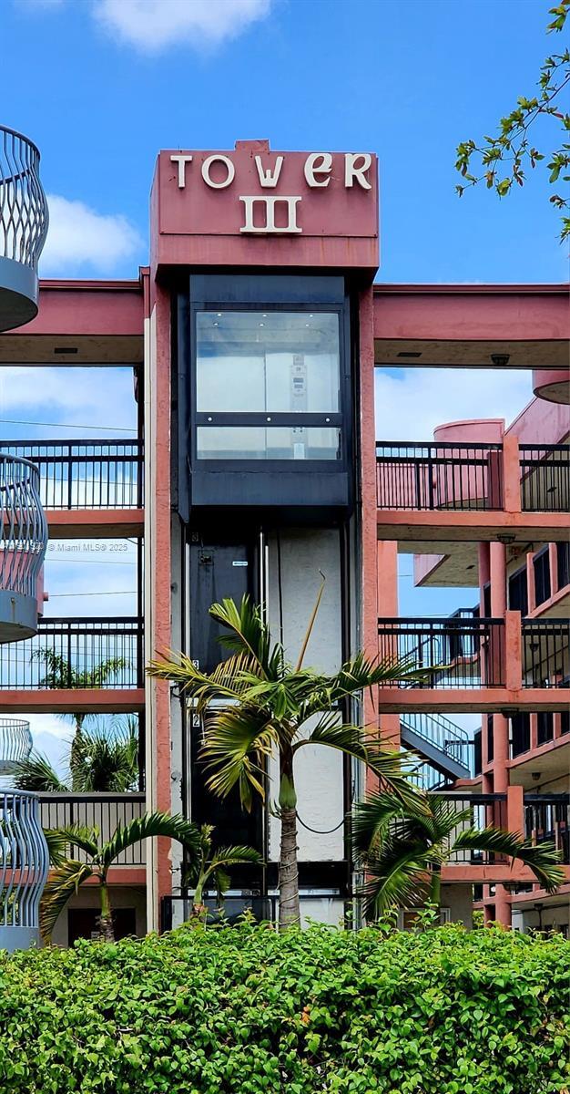 Primary Photo - 5420 W 21st Ct