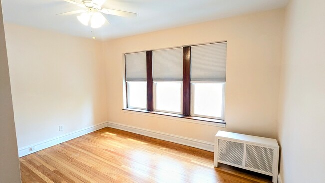 Building Photo - 3750 W Giddings St