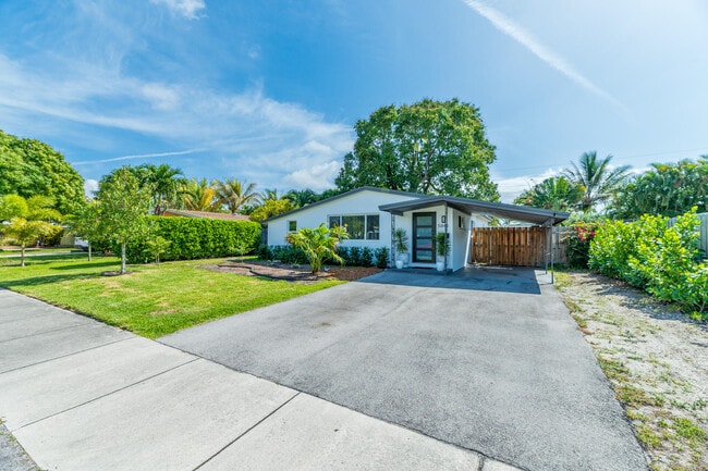 Building Photo - 5840 NE 1st Terrace