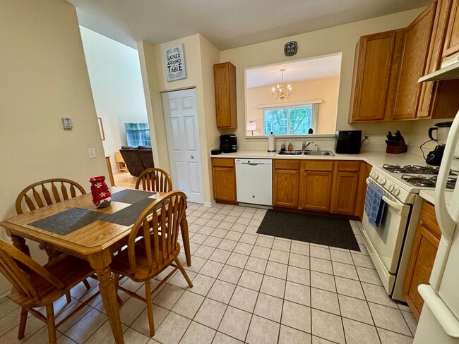 Building Photo - 543 Shakespeare Dr