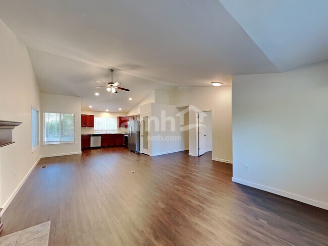 Building Photo - 10415 Red Fern Ct SE