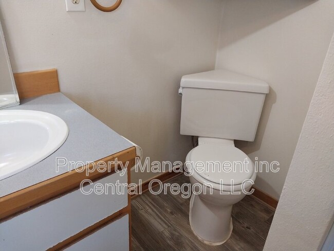 Building Photo - 435 SE 9th St