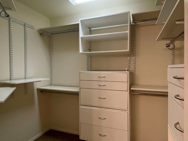 Building Photo - Rare Columbia Riverfront Townhome