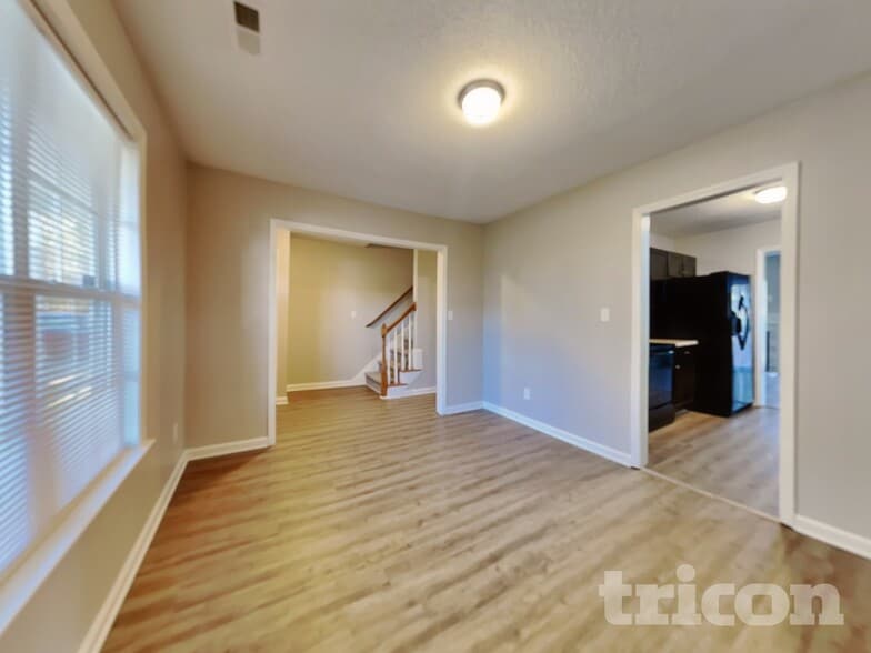 Building Photo - 4409 Woodlawn Dr