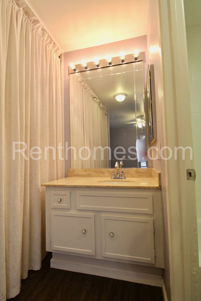 Building Photo - Sabre Springs, 13059 Wimberly Sq #130, AC,...