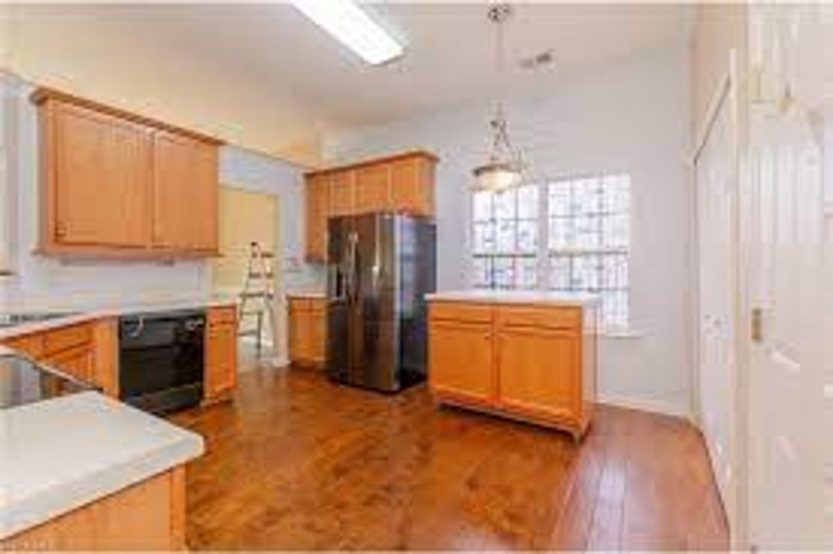 Building Photo - 902 Satinwood Dr