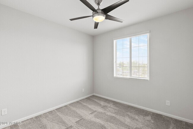 Building Photo - 130 N Bay Dr