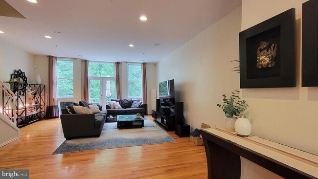 Building Photo - 2010 N Westmoreland St