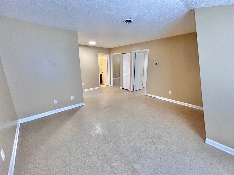 Building Photo - 206 Robin Ln