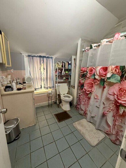 Bathroom - 681 E 28th St