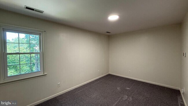 Building Photo - 4015 Duke Of Gloucester St