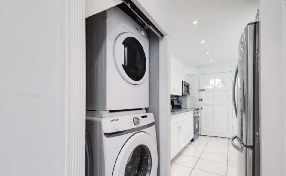 Washers and dryers - 1722 Allendale Pl