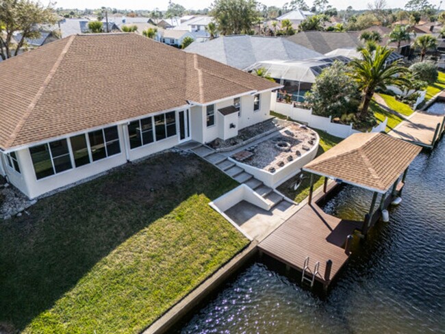 Building Photo - 4/3/2 Home on Saltwater Canal